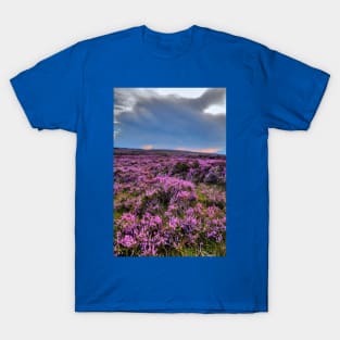 Storm brewing Over Pink Heather On The Yorkshire Moors T-Shirt